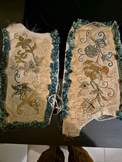 Deux fragments de broderie, XIXe siècle,...