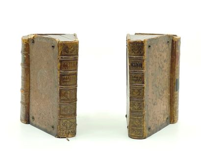 Deux reliures formant serre-livres.
(Usures...