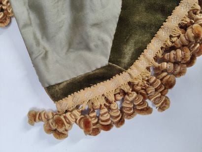 Ensemble de trois pièces de tissus en velours...