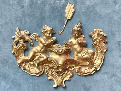 Ornements de bronzes dorés représentant des...