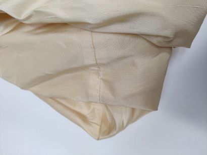Deux importantes pièces de tissu taffetas...