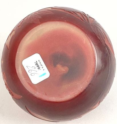 Travail français 
Vase boule en verre double...