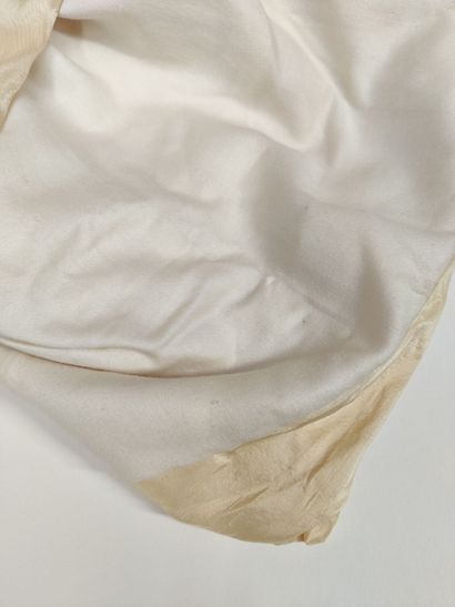 Deux importantes pièces de tissu taffetas...