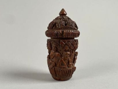 Étui couvert en noix de corozo, sculpté en...