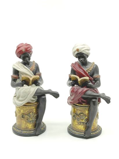 Nubiens à la lecture.
Deux sujets.
Haut....