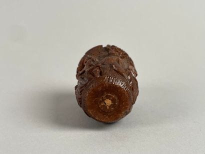 Étui couvert en noix de corozo, sculpté en...