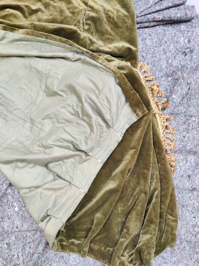 Ensemble de trois pièces de tissus en velours...