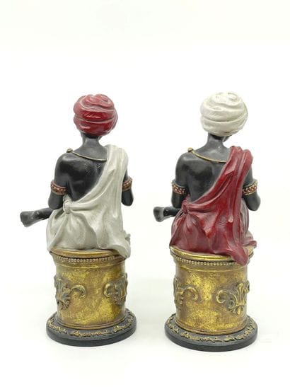 Nubiens à la lecture.
Deux sujets.
Haut....