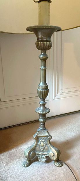 Pique-cierge en laiton de forme balustre,...
