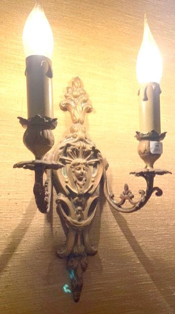 Paire d'appliques à deux bras de lumière...