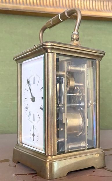 Pendulette d'officier en laiton, cadran émaillé...