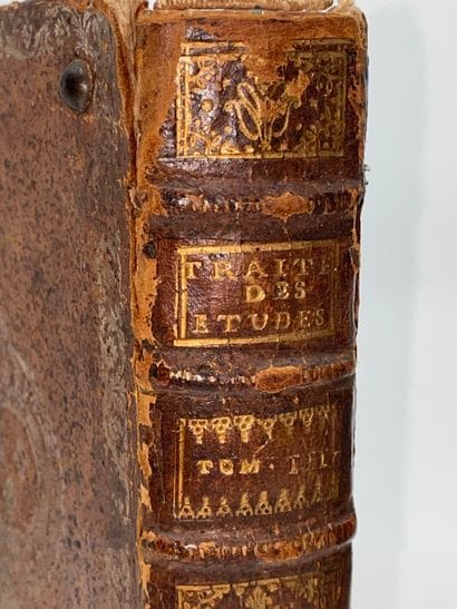 Deux reliures formant serre-livres.
(Usures...