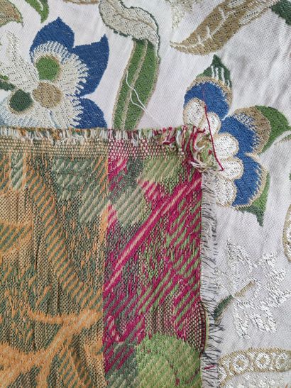 Dans le goût de WILLIAM MORRIS 
Importante...