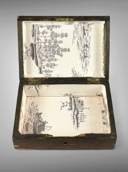Coffret en placage.
(Accidents et manques.)
Haut....