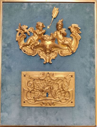 Ornements de bronzes dorés représentant des...