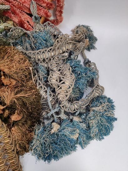 Important ensemble de passementerie dont...