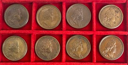 Reunion of eight medals including: 
1677...