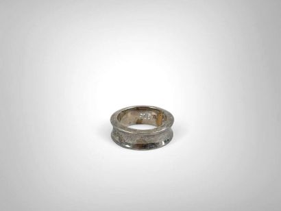 TIFFANY & Co. 
Silver-plated metal ring.
Signed.
(Scratches...