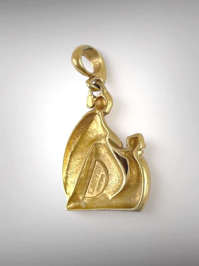 LANVIN Parfums
Gold-plated metal pendant...