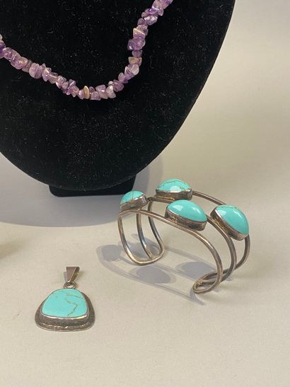 Set includes a hammered beaded bracelet,...