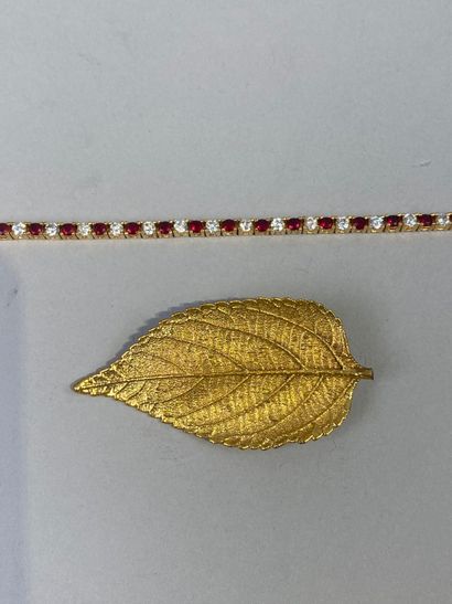 Set includes a gilded metal leaf brooch and...