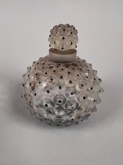 LALIQUE France
Set including : 
- A covered...