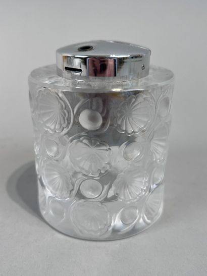 LALIQUE France
Lot including:
- A table lighter,...