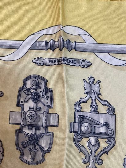 HERMÈS Paris
Gavroche in printed silk twill...