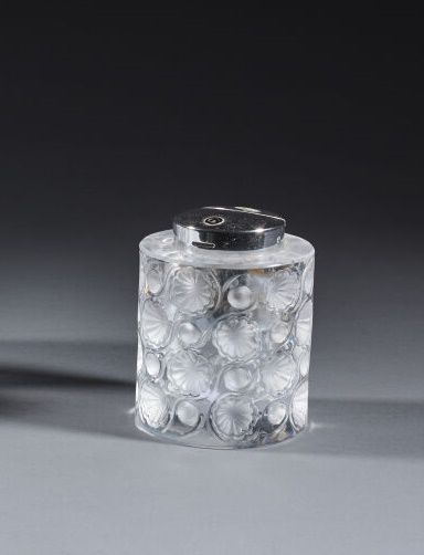 LALIQUE France
Lot including:
- A table lighter,...