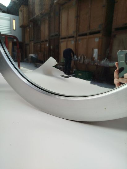 MARKARYD éditeur.
Miroir circulaire en acier...