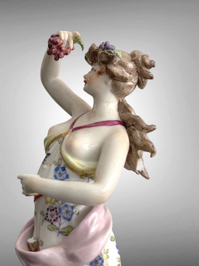Lot comprenant deux sujets en porcelaine...