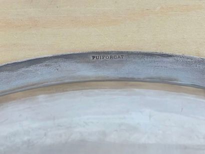 PUIFORCAT.
Plat rond à bord polylobé en argent.
Poids...