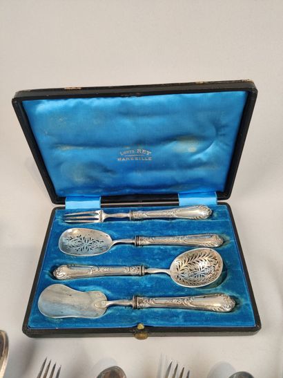 Partie de ménagère en argent et argent fourré...