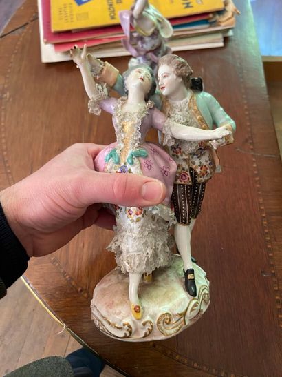MEISSEN (dans le goût de).
Groupe en porcelaine...