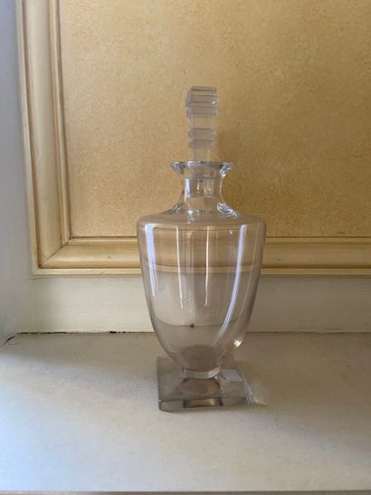 LALIQUE FRANCE.
Carafe en cristal reposant...
