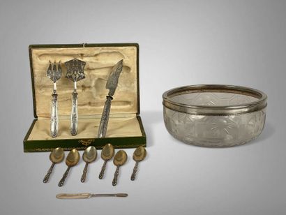 Lot en argent, métal et verre comprenant...