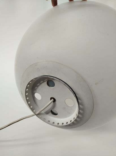 Dans le goût de Ben SWILDENS (né en 1938).
Lampe...