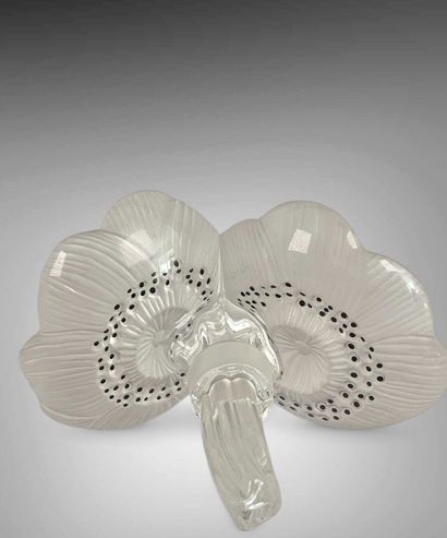 LALIQUE FRANCE.
Flacon de forme boule en...