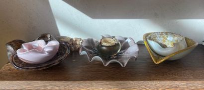 Petit lot de coupes en verre et divers.