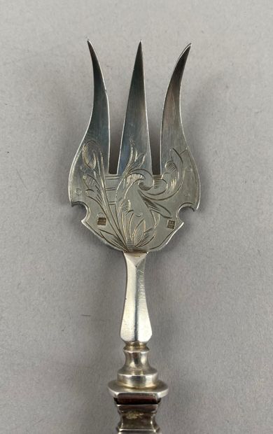 Lot en argent, métal et verre comprenant...