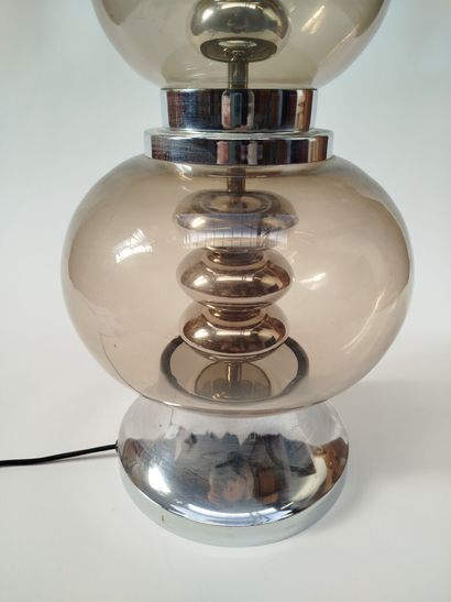 Richard ESSIG.
Lampe à deux globes en verre...