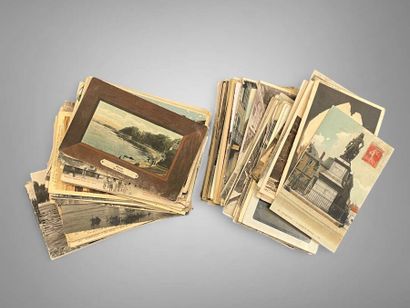 Environ cent-quatre-vingt dix cartes postales,...