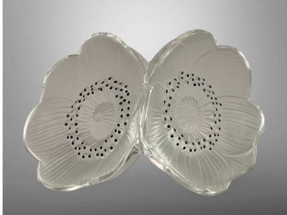 LALIQUE FRANCE.
Flacon de forme boule en...