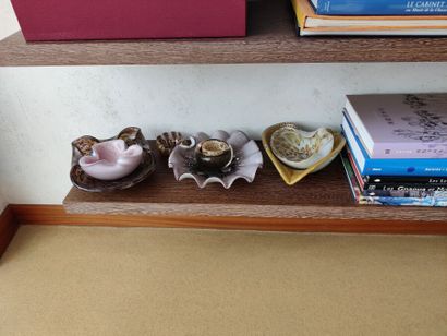 Petit lot de coupes en verre et divers.