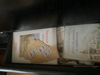 Fort lot de timbres.