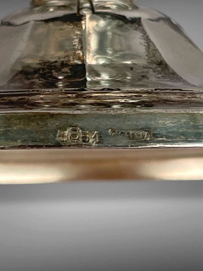 GALLIA.
Coupe couverte sur piédouche à deux...