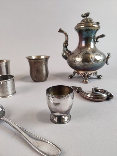 Ensemble en argent comprenant :
- Une tasse...