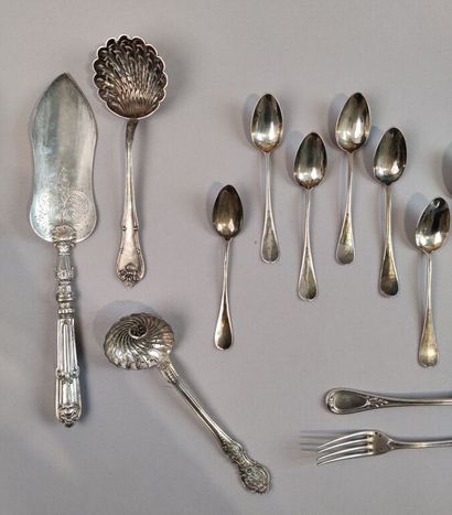 Partie de ménagère en argent et argent fourré...