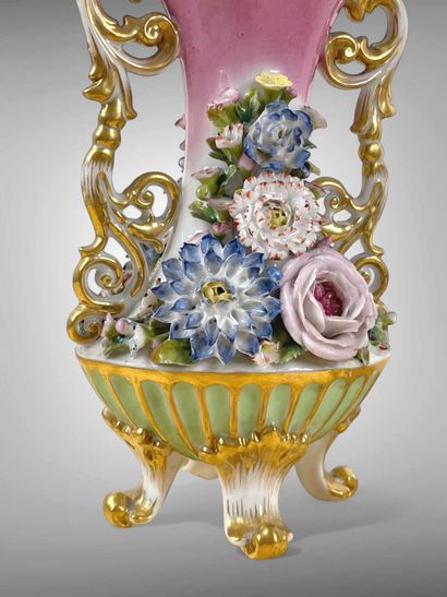 Jacob PETIT.
Paire de vases quadripodes en...