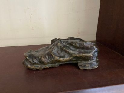 École moderne.
Chaussure.
Bronze patiné,...